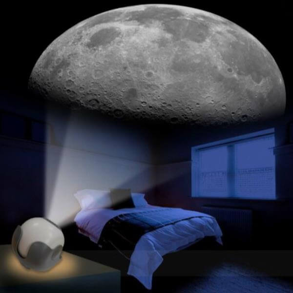 Proiettore sistema solare proietta luna su parete in camera