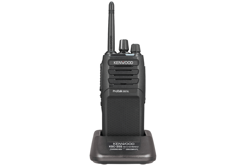 Ricetrasmettitore Kenwood TK-3701DE su base di ricarica