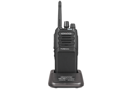 Ricetrasmettitore Kenwood TK-3701DE su base di ricarica