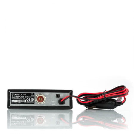 Retro del CB Midland Alan 100 Plus B con cavi e alimentazione