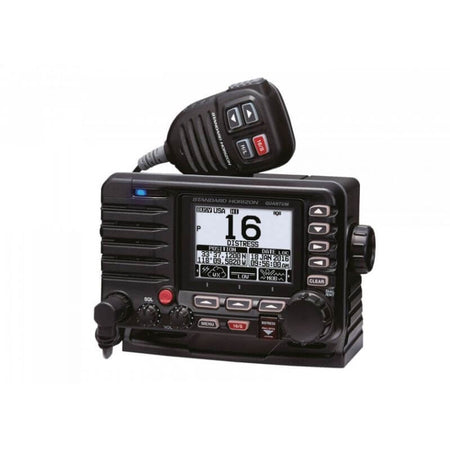 Radio VHF Standard Horizon GX6000E con AIS integrato, display LCD e microfono, ideale per navigazione d'altura.