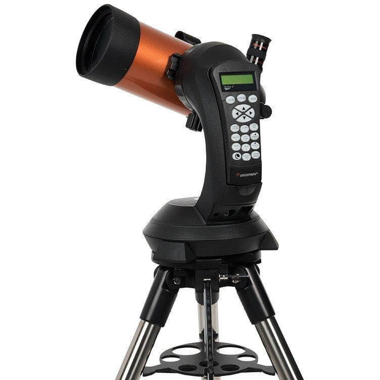 Telescopio Celestron Nexstar 4 SE su montatura altazimutale.