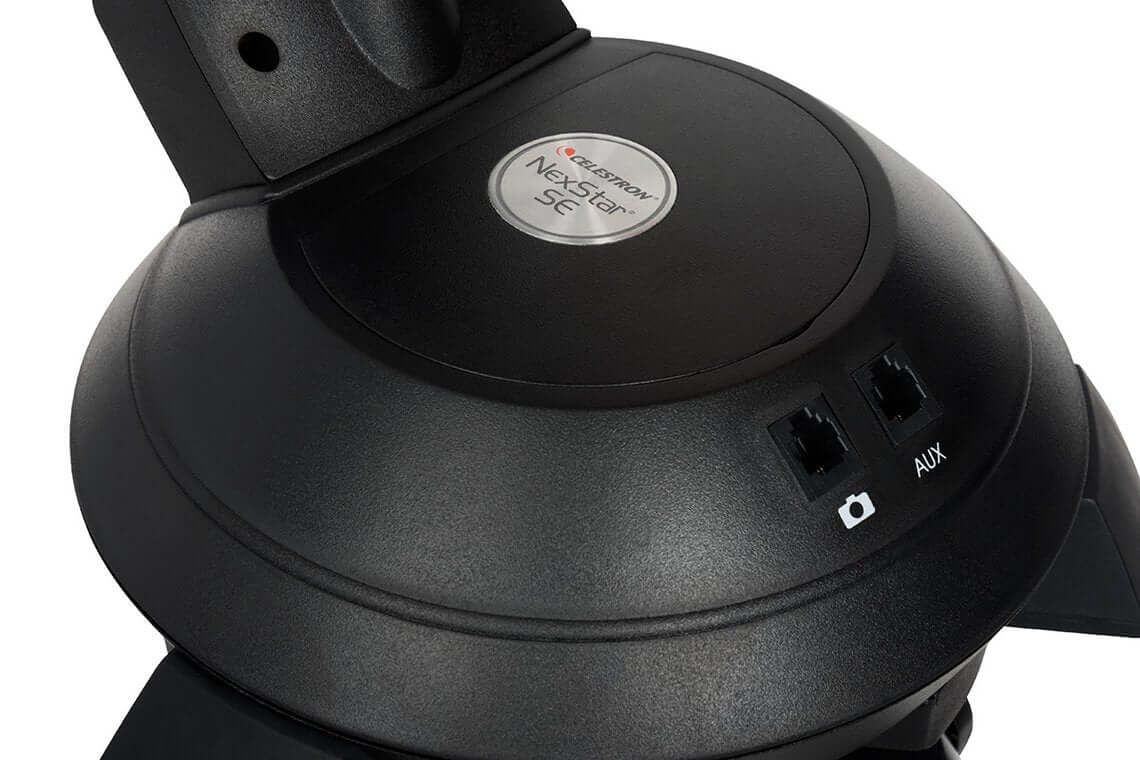 Base del telescopio Celestron Nexstar 4 SE con porte AUX.