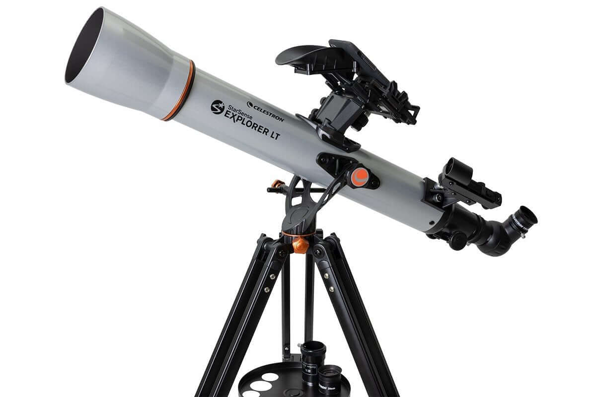 Telescopio rifrattore Celestron StarSense Explorer 70 LT su treppiede