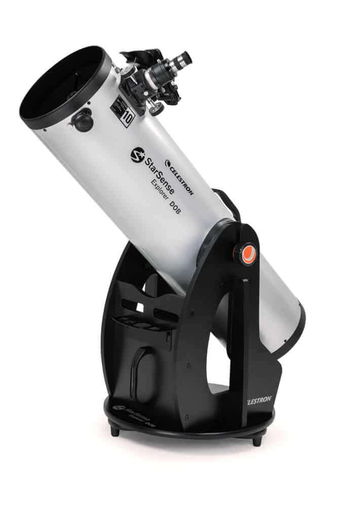 Telescopio Dobsoniano Celestron StarSense 10” con puntamento assistito per osservazione astronomica.
