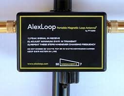 Dettaglio del pannello di controllo dell'antenna Alexloop portatile per radioamatori, indicazioni operative visibili.