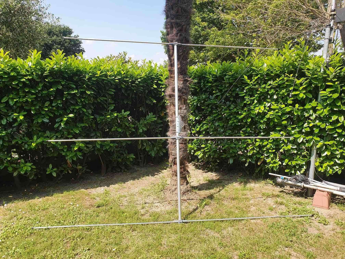 Antenna Yagi a 3 elementi Sirio SY 50-3 installata all'aperto