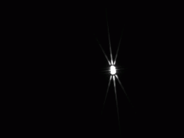 Effetto della maschera di Bahtinov su una stella brillante