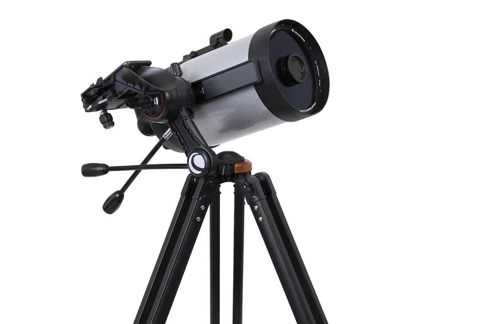 Telescopio Celestron StarSense Explorer DX 6SC su supporto
