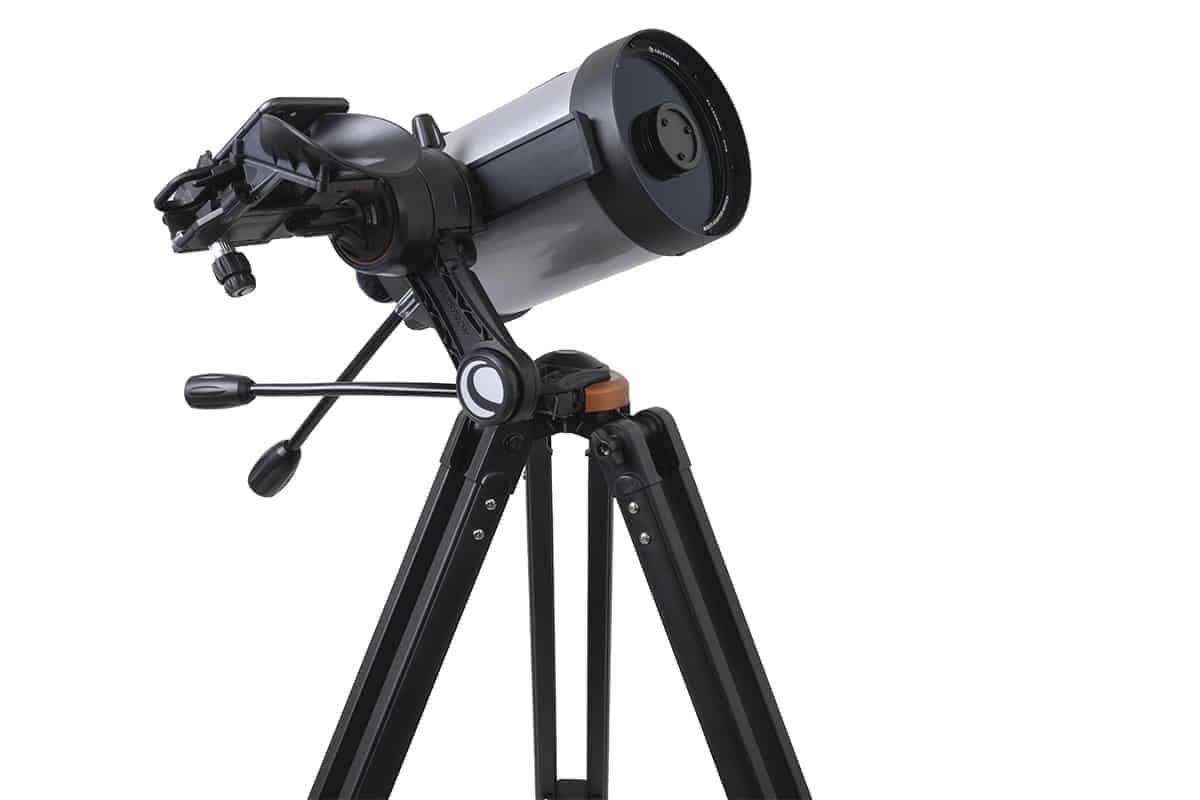 Telescopio Celestron StarSense Explorer DX 5SC su treppiede
