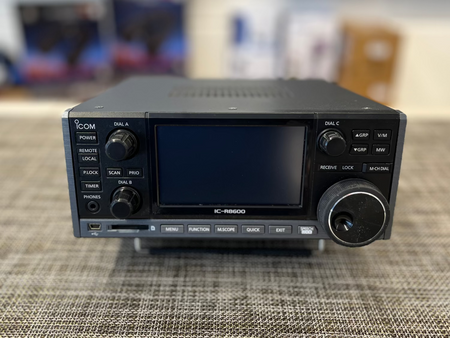 Ricevitore Icom IC-R8600 usato, 10KHz-3GHz, in perfette condizioni con garanzia 12 mesi, graffi sul pannello.