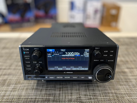 Ricevitore Icom IC-R8600 usato, 10KHz-3GHz, in perfette condizioni con garanzia 12 mesi, graffi sul pannello.