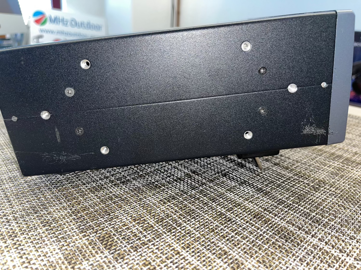 Ricevitore Icom IC-R8600 usato, 10KHz-3GHz, in perfette condizioni con garanzia 12 mesi, graffi sul pannello.