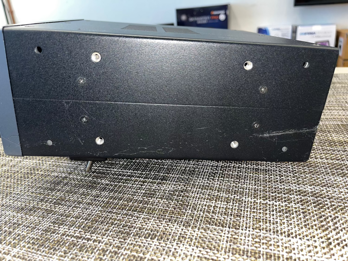 Ricevitore Icom IC-R8600 usato, 10KHz-3GHz, in perfette condizioni con garanzia 12 mesi, graffi sul pannello.