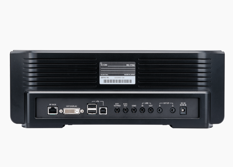Retro del ricetrasmettitore Icom IC-7760 con connettori