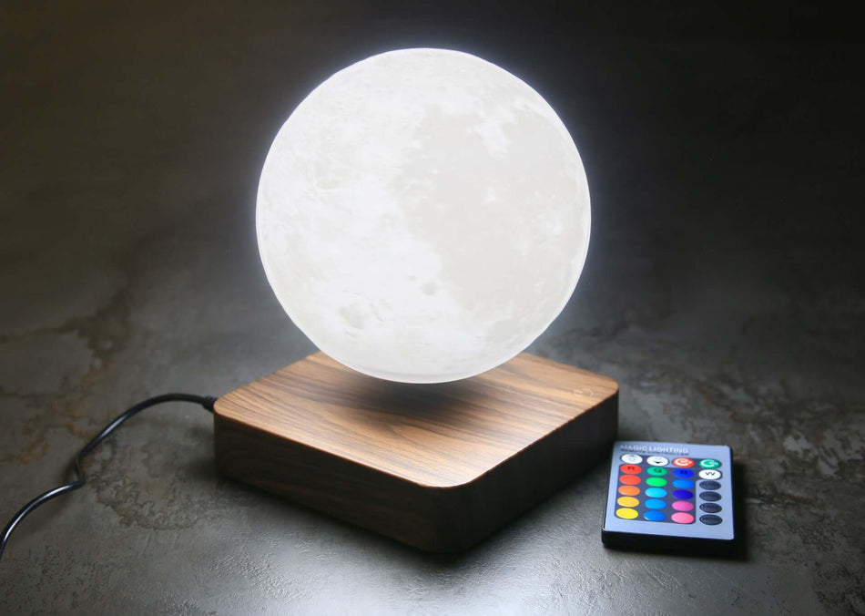 Lampada a levitazione magnetica DiProgress MOON con globo lunare e telecomando su base effetto legno.
