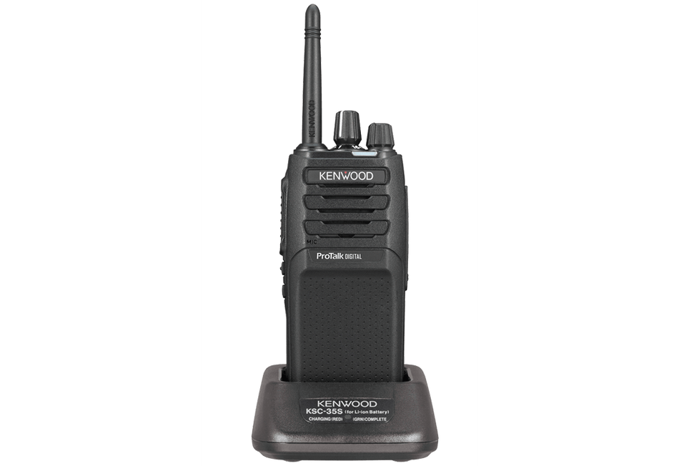 Ricetrasmettitore Kenwood TK-3701DE su base di ricarica