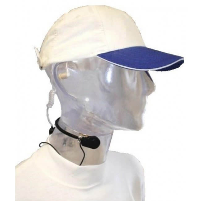Sagoma indossa Laringofono Proxel con cappellino, colletto