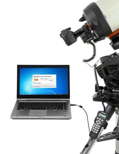 Computer collegato a telescopio Celestron con motore fuocheggiatore