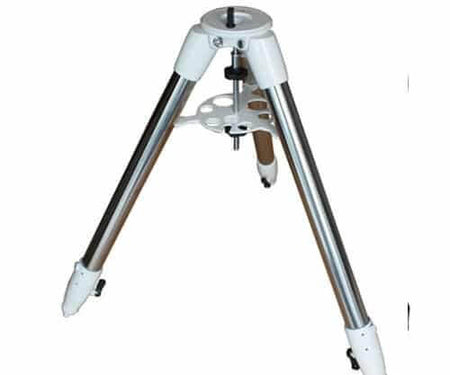 Treppiede regolabile SkyWatcher per montature EQ6, altezza 85-147cm, struttura in acciaio resistente.