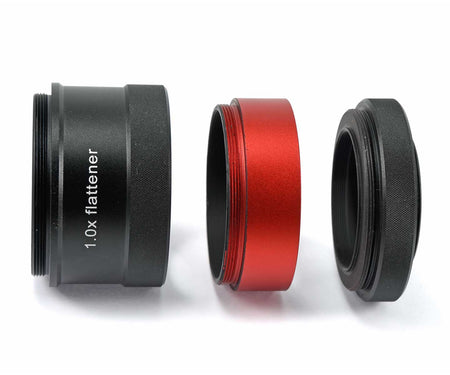 Tre componenti del TS-Optics Flattener 1.0x per telescopi