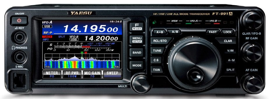 Ricetrasmettitore Yaesu FT-991A con display e controlli.