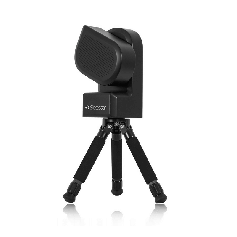 Telescopio ZWO SeeStar S50 su treppiede, design moderno.